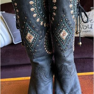BLK CORRAL LEATHER BOOTS W/ EMBROIDERY & STUDS & CRYSTALS SZ 8